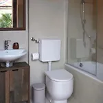 Cozy Aparment With Free Private Parking 公寓