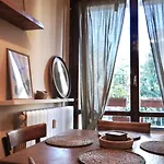 公寓 Cozy Aparment With Free Private Parking 瓦雷泽
